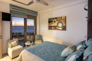 Posteľ alebo postele v izbe v ubytovaní Seafront Luxury Moonlight Villa in South East Crete with Breathtaking Views