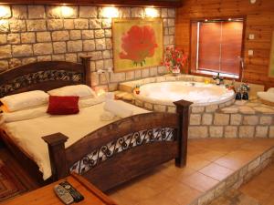 Letto o letti in una camera di First Light Cabins