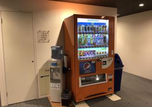 a soda machine in a room next to a door at Hotel Taiyo Nouen Furumitsu in Matsuyama