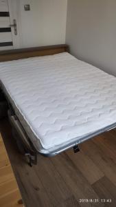 Ένα ή περισσότερα κρεβάτια σε δωμάτιο στο Apartament Ogarna 37