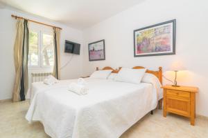 a bedroom with two beds and a window at Chillvista in Playa de Muro