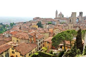 Výhľad na mesto Bergamo alebo výhľad na mesto priamo z hotela