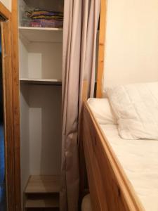 a bedroom with a bunk bed and a closet at Studio Monêtier-les-Bains (Serre Chevalier) in Le Monêtier-les-Bains