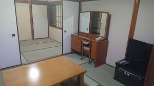 TV a/nebo společenská místnost v ubytování Guesthouse Yoshikawa