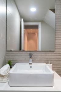 A bathroom at UNIQUE HOMES LAS SETAS LA CAMPANA Még 29 kép