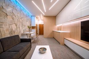 A television and/or entertainment centre at Apartment Luna Hrebienok C109