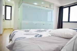 Postel nebo postele na pokoji v ubytování Gt Home encorp strand residence (alpha ivf )