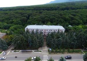 an aerial view of a building with a parking lot at Zhemchuzhina Kavkaza Hotel in Zheleznovodsk