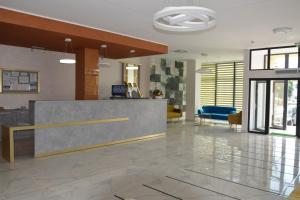 Zona de hol sau recepție la Hotel Cometa