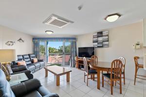 Gallery image of White Crest Apartments in Hervey Bay