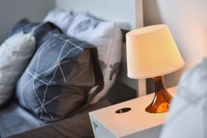 Postel nebo postele na pokoji v ubytování Gt Home encorp strand residence (alpha ivf )
