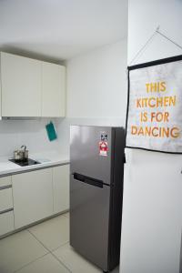 Kuchyň nebo kuchyňský kout v ubytování Gt Home encorp strand residence (alpha ivf )