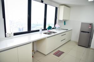 Kuchyň nebo kuchyňský kout v ubytování Gt Home encorp strand residence (alpha ivf )