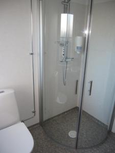 Kylpyhuone majoituspaikassa Hotell Ramudden