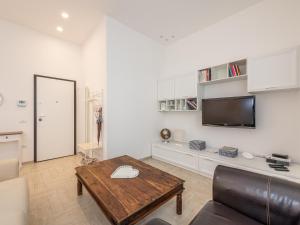 A television and/or entertainment centre at Casa Béar