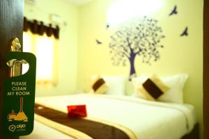 Katil atau katil-katil dalam bilik di OYO Apartment T Nagar Near Guindy National Park