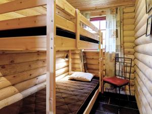 Двухъярусная кровать или двухъярусные кровати в номере Two-Bedroom Holiday home in Sälen 2