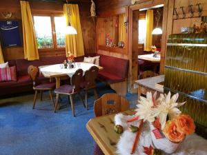 Posezení v ubytování Gasthaus Pension Montafonerhüsli