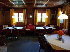 Posezení v ubytování Gasthaus Pension Montafonerhüsli