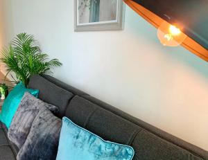 Uma área de estar em Large 2B2B Near Southern Cross FreeParking GYM POOL
