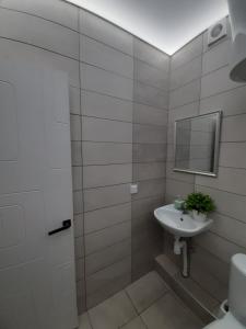 Koupelna v ubytování Смарт квартира в Новострое у метро Дворец Спорта