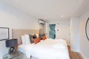 The Carlyle - Stunning Serviced Apartments