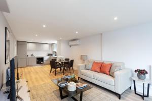 The Carlyle - Stunning Serviced Apartments