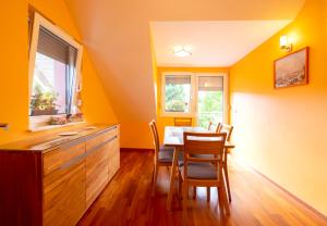 Μια τηλεόραση ή/και κέντρο ψυχαγωγίας στο Apartments Apple Garden ****
