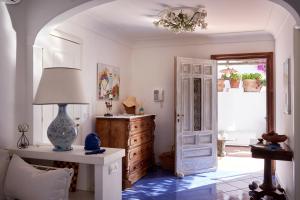 A bed or beds in a room at VILLA MARINA PICCOLA ai FARAGLIONI