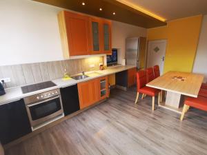 A kitchen or kitchenette at Apartment Sunside