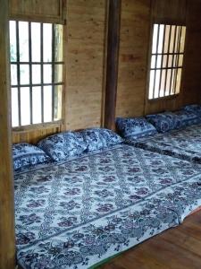 Giường trong phòng chung tại Flower hmong homestay
