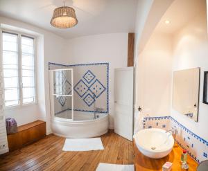 Koupelna v ubytování Maison des 7 lieux + 37 fotografií