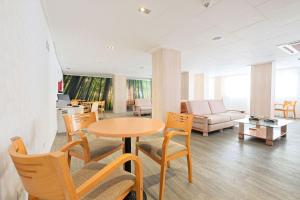 A seating area at azuLine Hotel Bahamas y Bahamas II