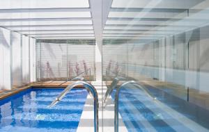 Bazén v ubytování S'Agaró Hotel Spa & Wellness nebo v jeho okolí