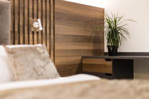 Postel nebo postele na pokoji v ubytování Garni Hotel Cirman