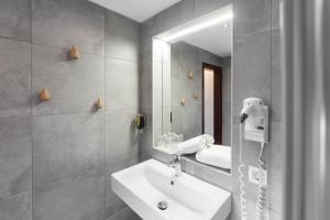 Koupelna v ubytování Garni Hotel Cirman
