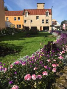 a garden with flowers in front of a building at Haddington George House in Edinburgh