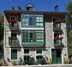 The building in which a vendégházakat is located