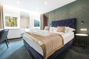 Postel nebo postele na pokoji v ubytování Garni Hotel Cirman