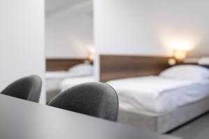 Postel nebo postele na pokoji v ubytování Garni Hotel Cirman