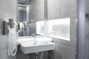 Koupelna v ubytování Garni Hotel Cirman