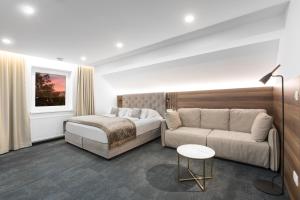 Postel nebo postele na pokoji v ubytování Garni Hotel Cirman