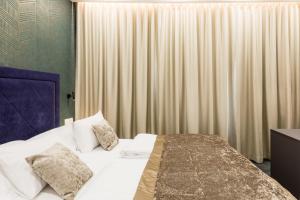 Postel nebo postele na pokoji v ubytování Garni Hotel Cirman