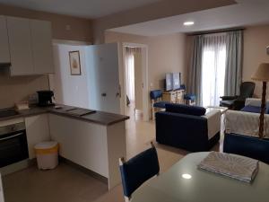 Kuchyňa alebo kuchynka v ubytovaní Apartamentos HELA