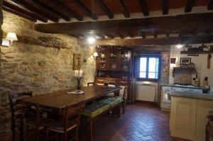 A kitchen or kitchenette at Villa Acadirospi