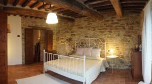 A bed or beds in a room at Villa Acadirospi