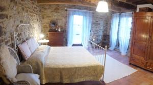 A bed or beds in a room at Villa Acadirospi