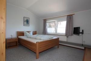 Postel nebo postele na pokoji v ubytování Hotel Garni Haus Dithmarschen