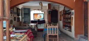 an archway in a room with a table and chairs at Carnavalito Hostel Tilcara in Tilcara