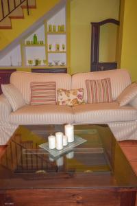 a living room with a couch and a glass table at CASA BLANCAFLOR in Peñaflor